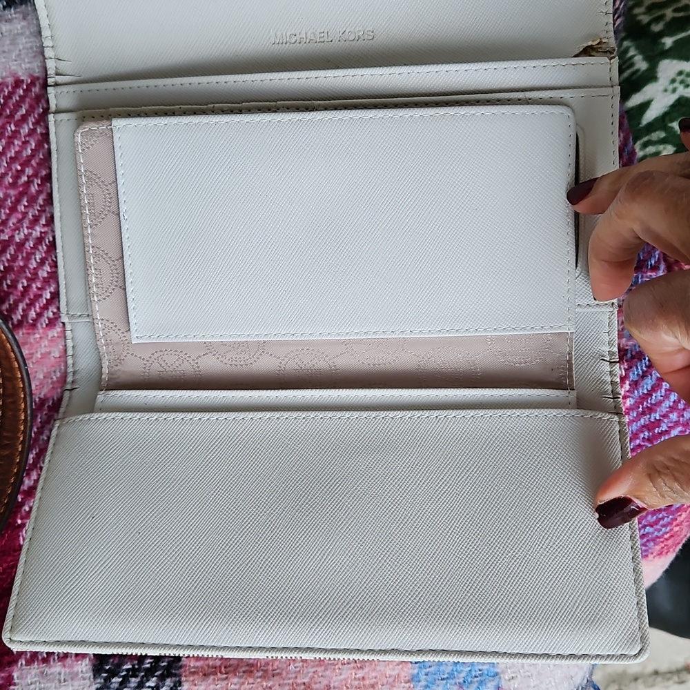Michael Kors Signature Tote And Matching Wallet - Picture 12 of 15